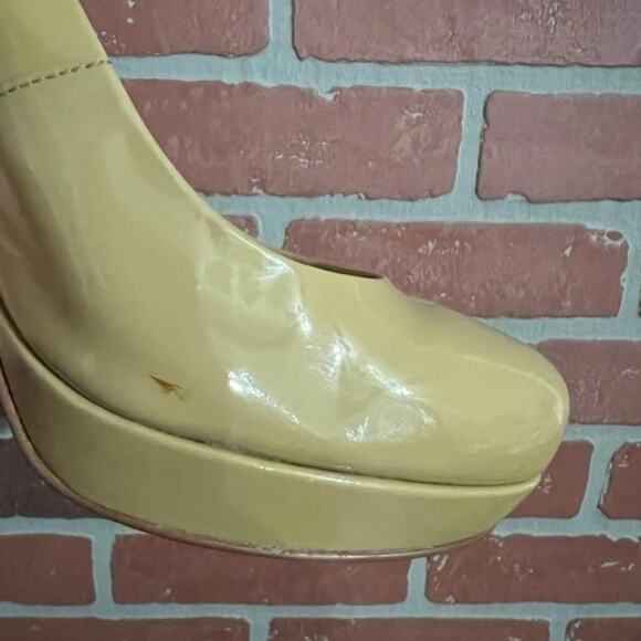 Michael Kors | Beige Stilettos - Picture 5 of 8